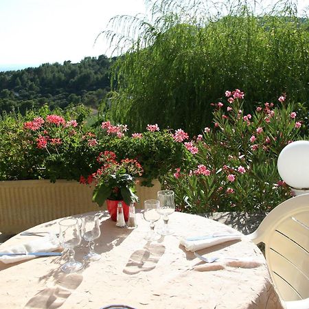 Logis Hotel Restaurant Les Geraniums Le Barroux Dış mekan fotoğraf