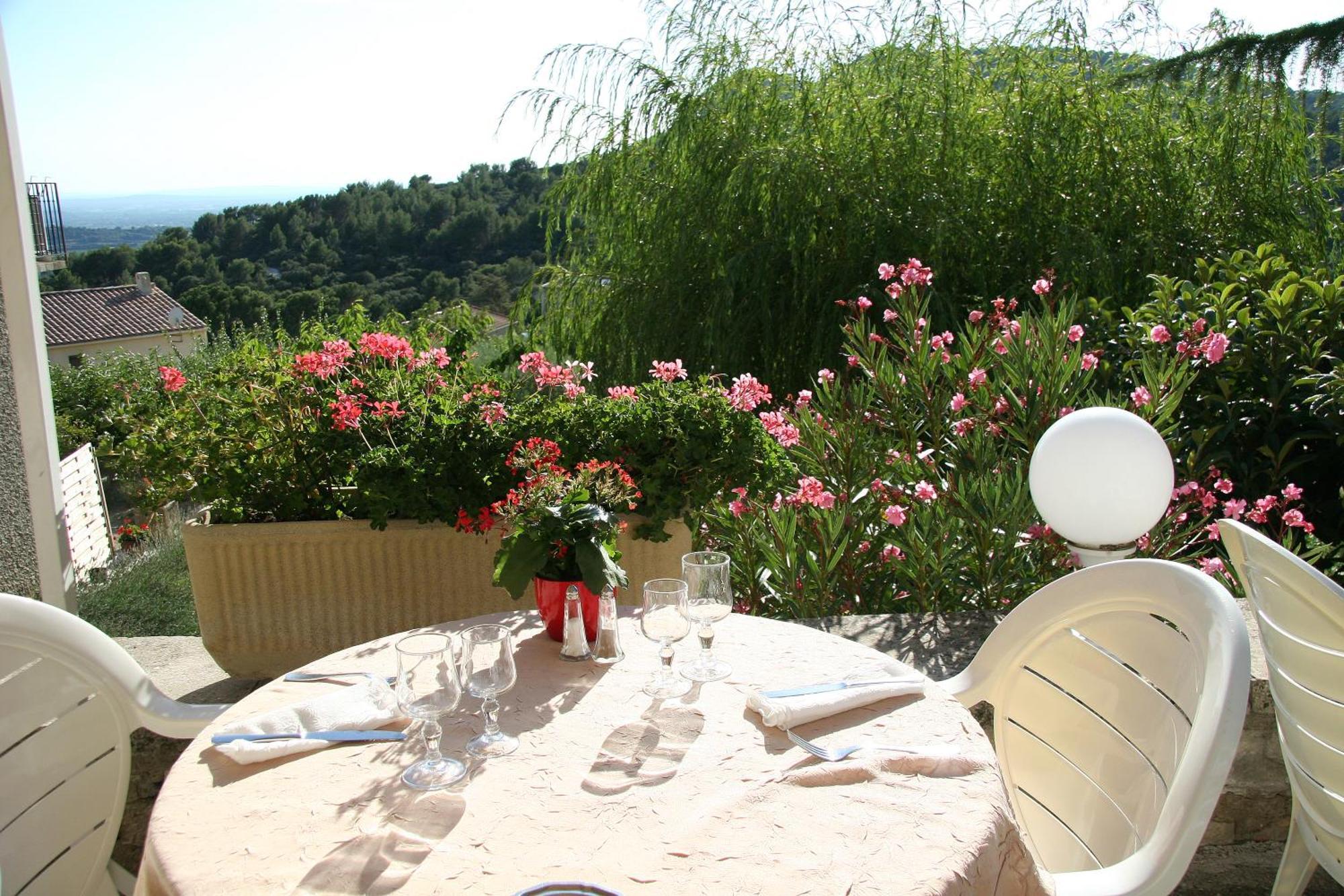 Logis Hotel Restaurant Les Geraniums Le Barroux Dış mekan fotoğraf