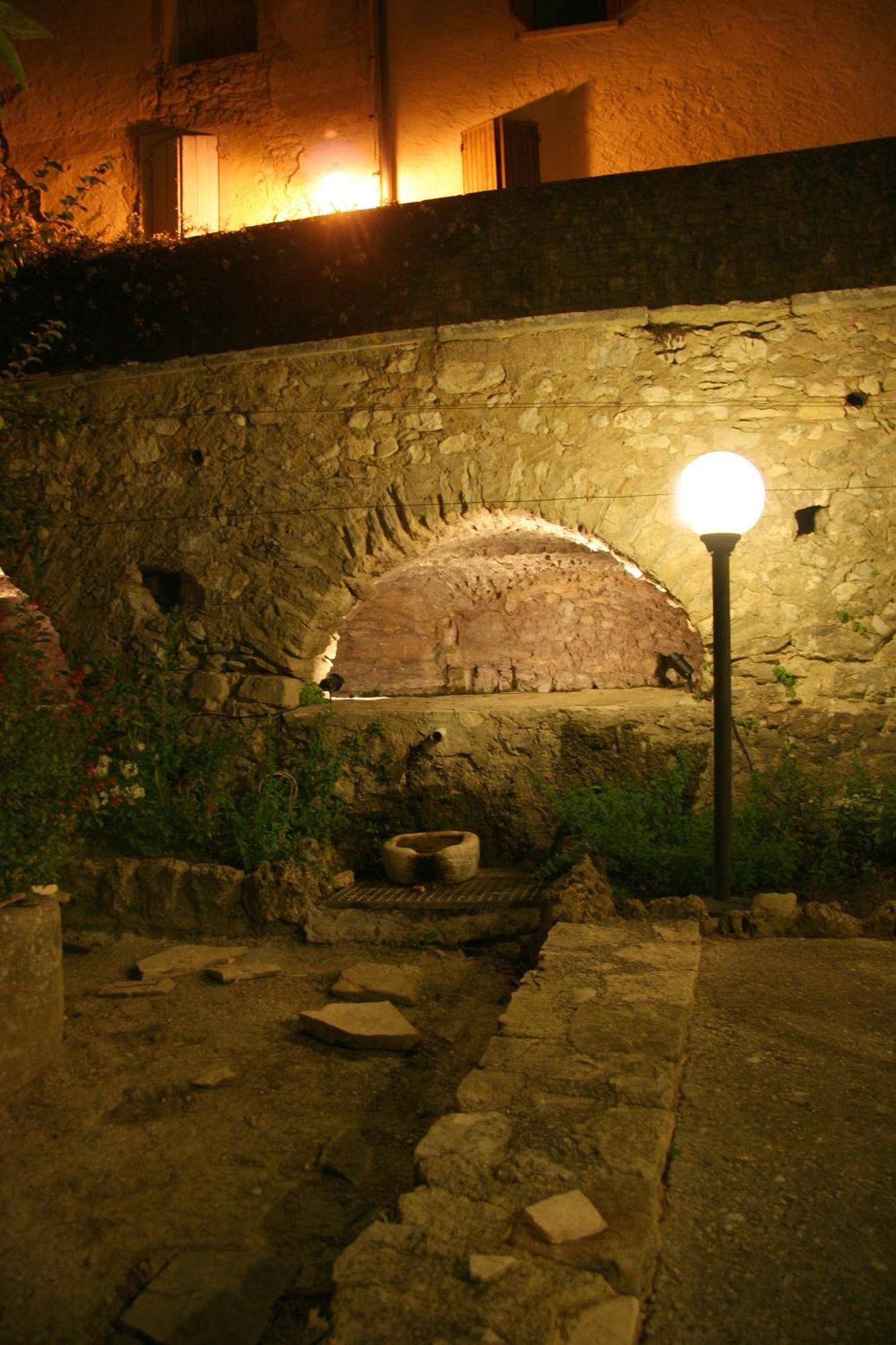 Logis Hotel Restaurant Les Geraniums Le Barroux Dış mekan fotoğraf