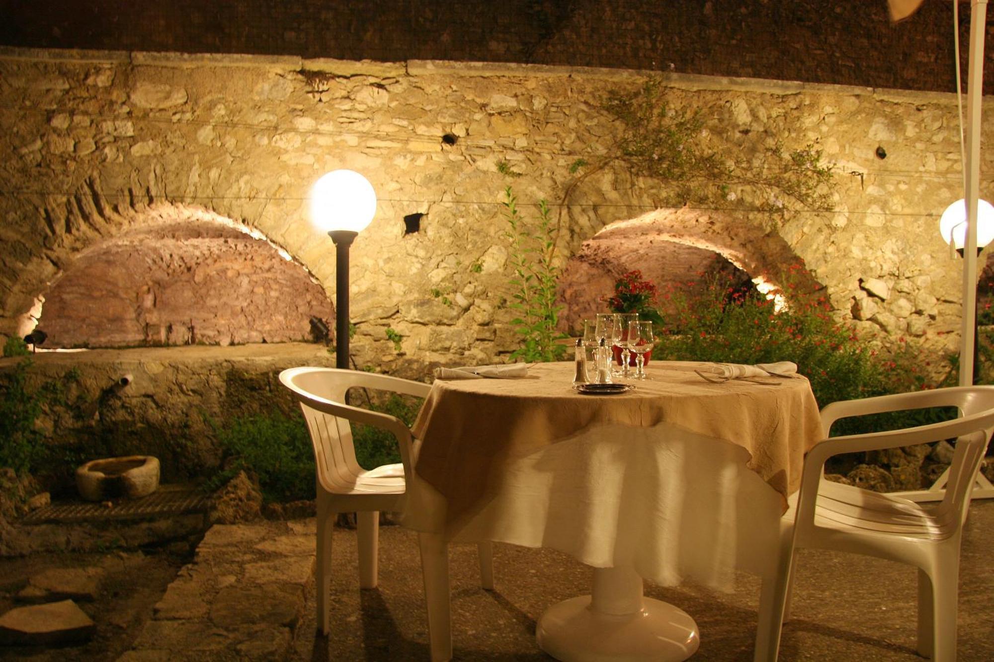 Logis Hotel Restaurant Les Geraniums Le Barroux Dış mekan fotoğraf