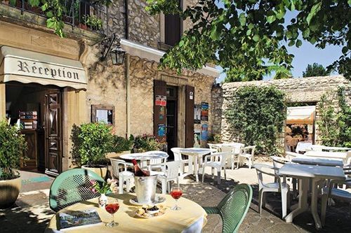 Logis Hotel Restaurant Les Geraniums Le Barroux Dış mekan fotoğraf